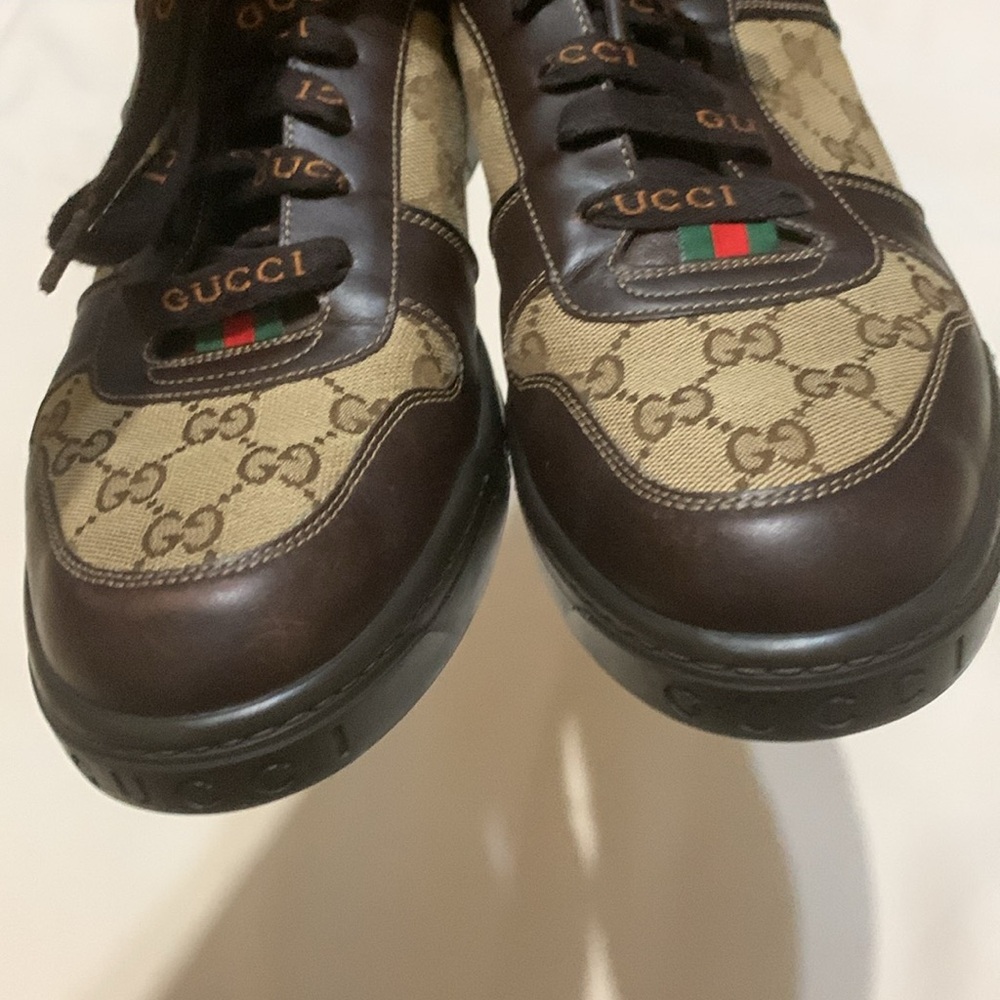 Gucci Men's Brown Monogram GG Signature Lace Low Sneakers - Picture 2 of 9